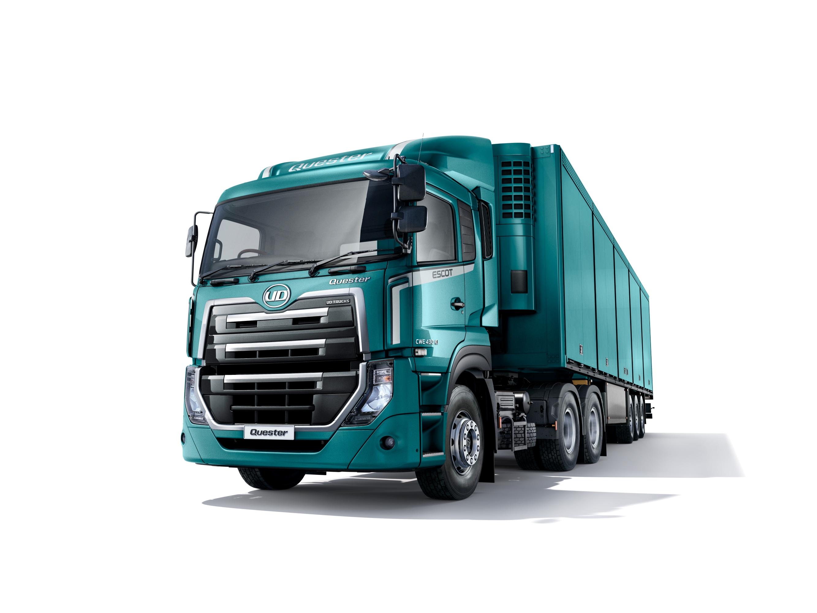 Lori kubwa ya rangi ya bluu ikiwa imeegeshwa kwenye mandhari nyeupe.