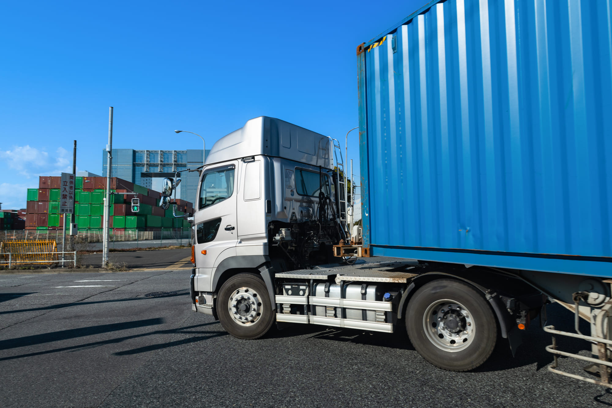 Container drayage by heavy duty trucks: an overview | UD Trucks