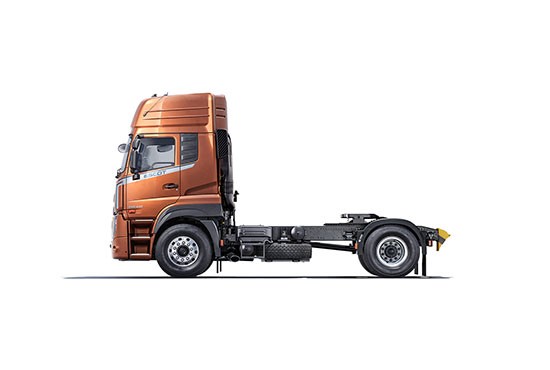 自動車 1/50 UD TRUCKS Quester Specs | UD Trucks