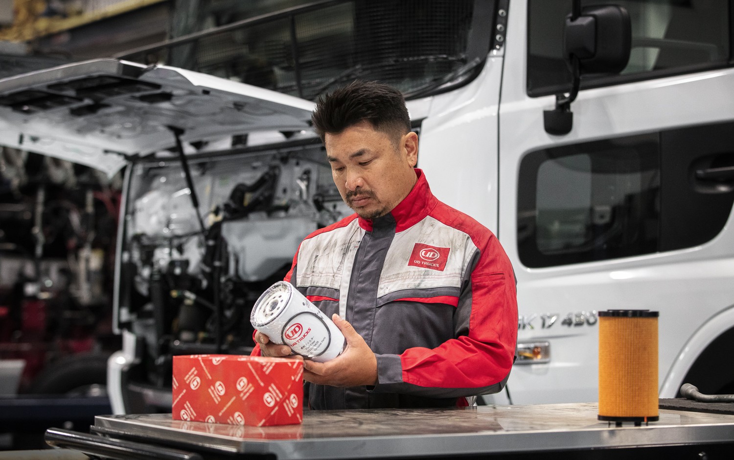 令和7年式の17クオン純正品 UDトラックス純正 17クオン クオン