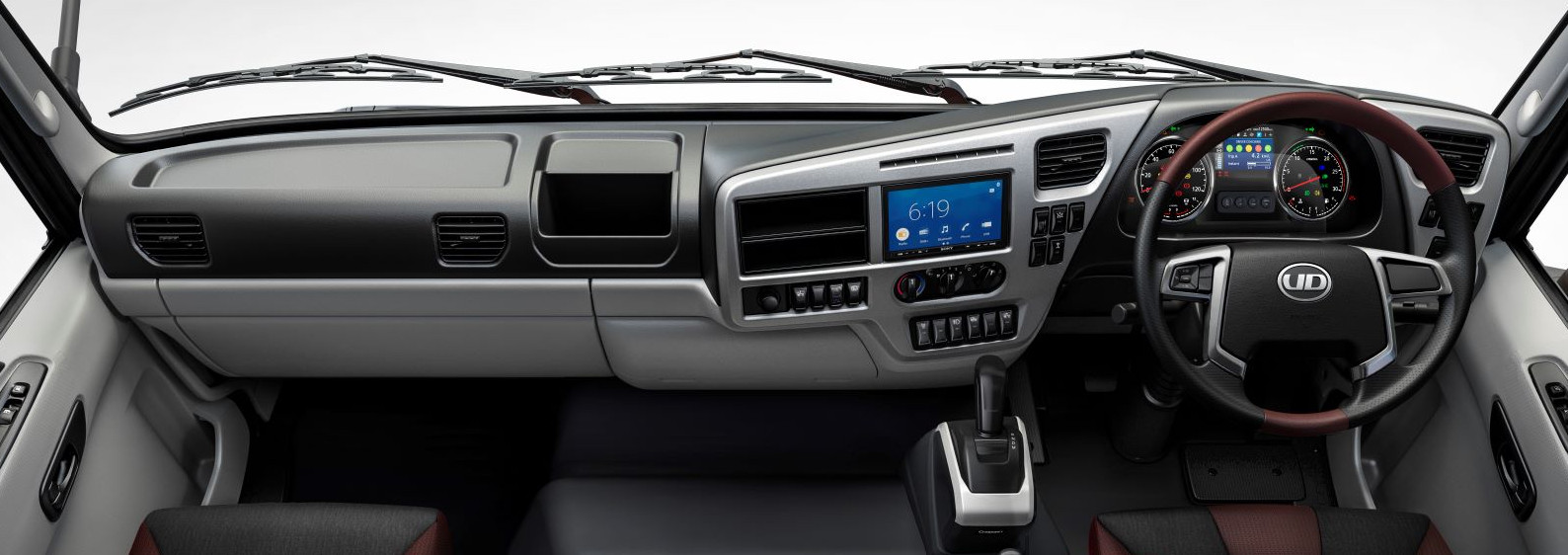 Vragmotor kajuitbinnekant met twee sitplekke en moderne instrumentpaneel