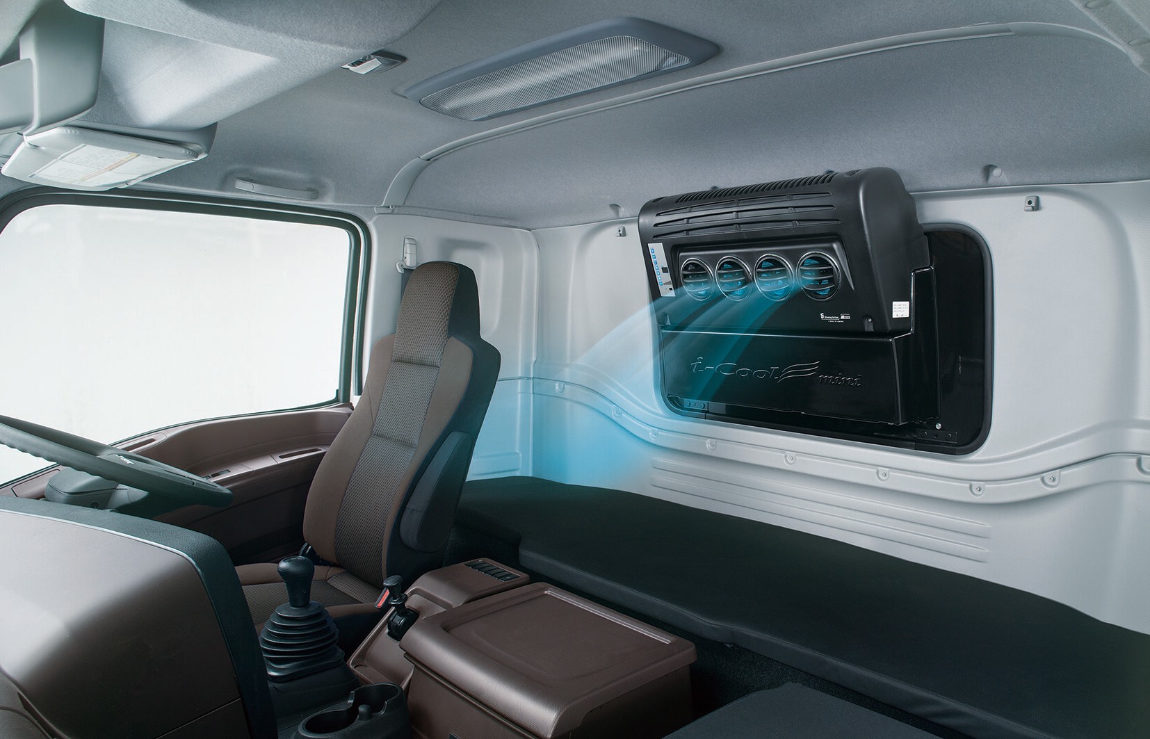 ラス5 決算セール 30％オフ♪送料無料★UDTRUCKS UD クオン/Quon★ヘッド車 トラクター特殊用 マフラーカバー タイプ2 ウロコ柄★ステン UDトラックス／90周年記念キャンペーンを展開、特別仕様車27台も全国を