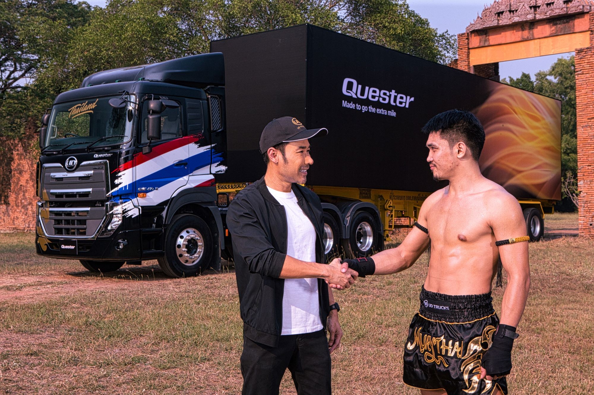 UDトラックス　クオン　粒子抑制装置パネル　※フォロー割OK UDトラックス「クオン」安全装備を追加搭載!! 併せてUDアクティブ