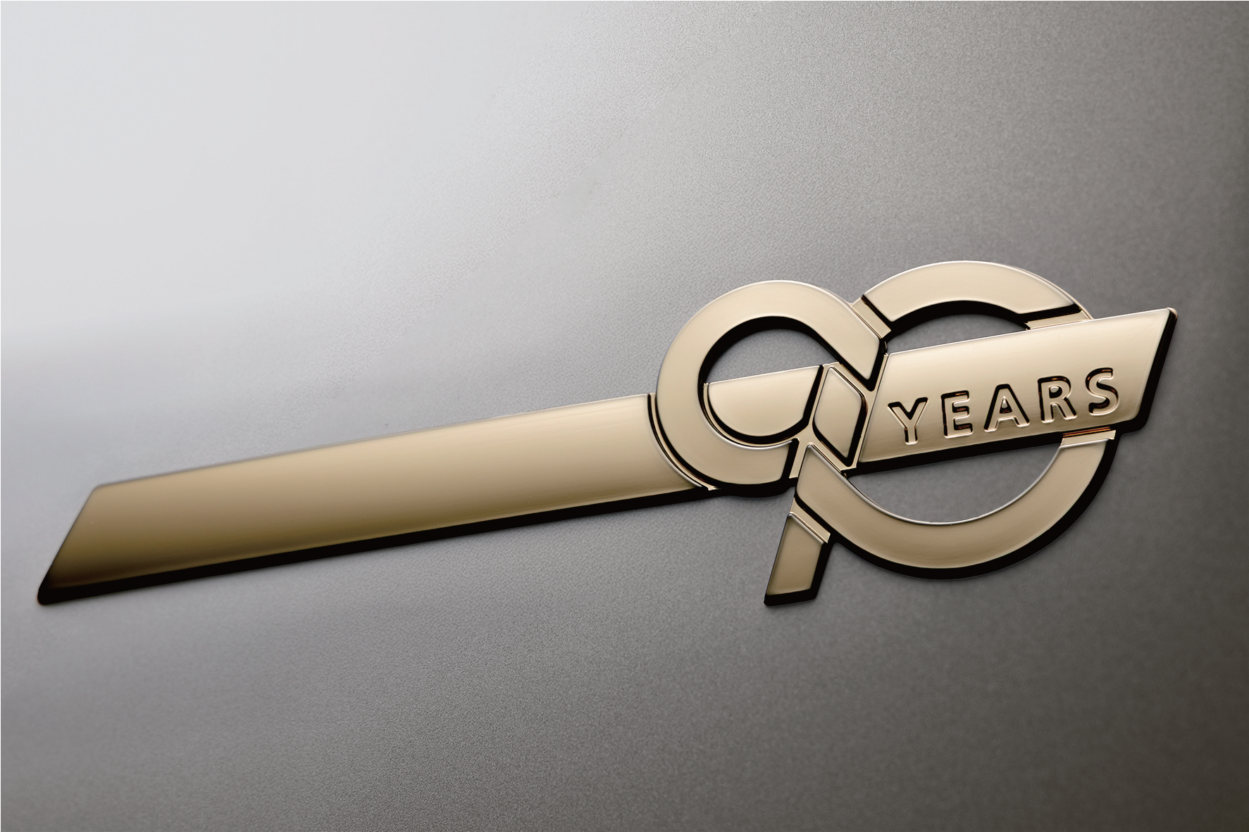 ラス5 決算セール 30％オフ♪送料無料★UDTRUCKS UD クオン/Quon★ヘッド車 トラクター特殊用 マフラーカバー タイプ2 ウロコ柄★ステン UDトラックス／90周年記念キャンペーンを展開、特別仕様車27台も全国を