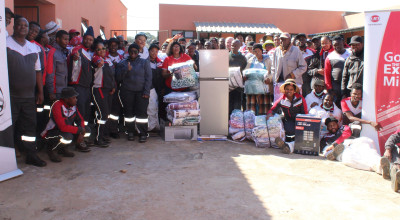 UD Trucks Southern Africa employees volunteering at Boikhutso Old Age Home 